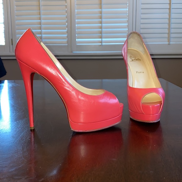 SOLD ON REALREAL - Picture 4 of 11